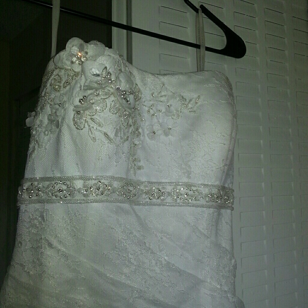 Used Oleg Cassini  wedding dress size 6